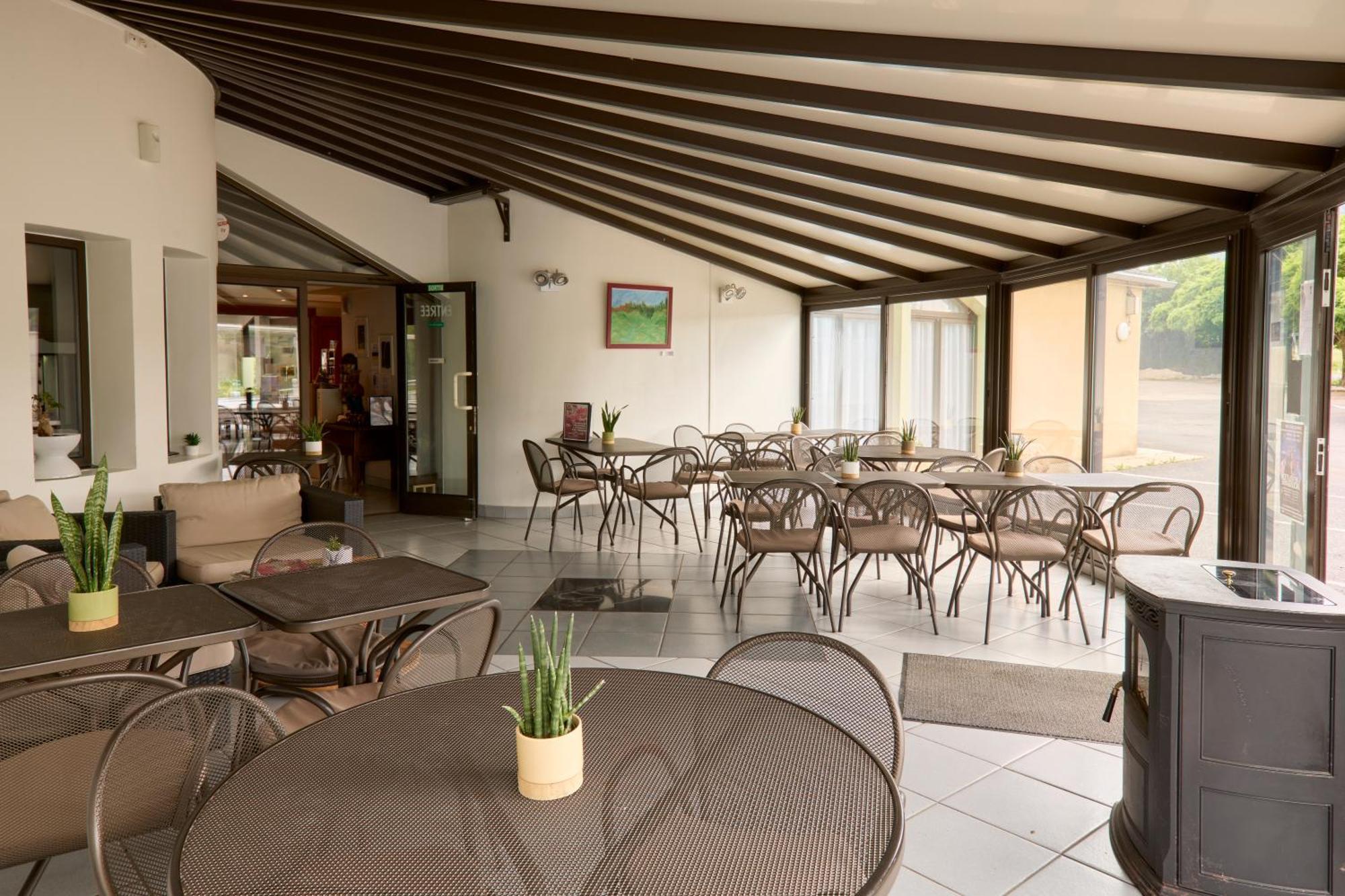 Hotel-Restaurant Le Calice Du Gevaudan - A75 Banassac Exterior photo