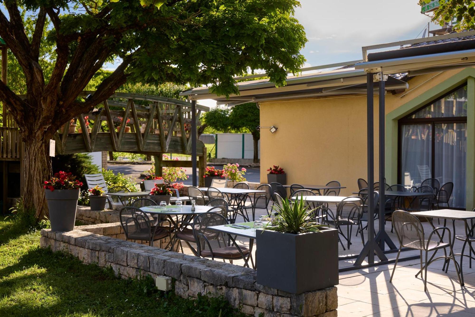 Hotel-Restaurant Le Calice Du Gevaudan - A75 Banassac Exterior photo