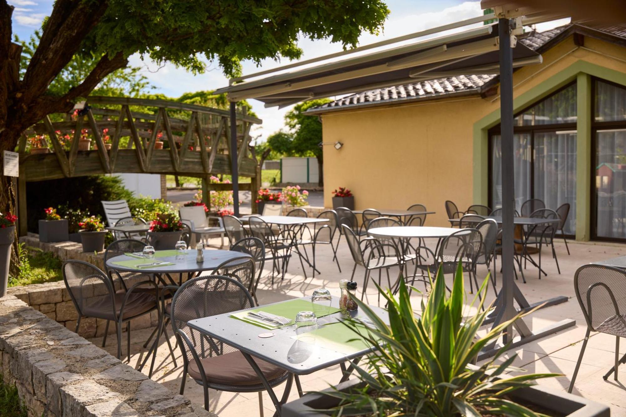 Hotel-Restaurant Le Calice Du Gevaudan - A75 Banassac Exterior photo