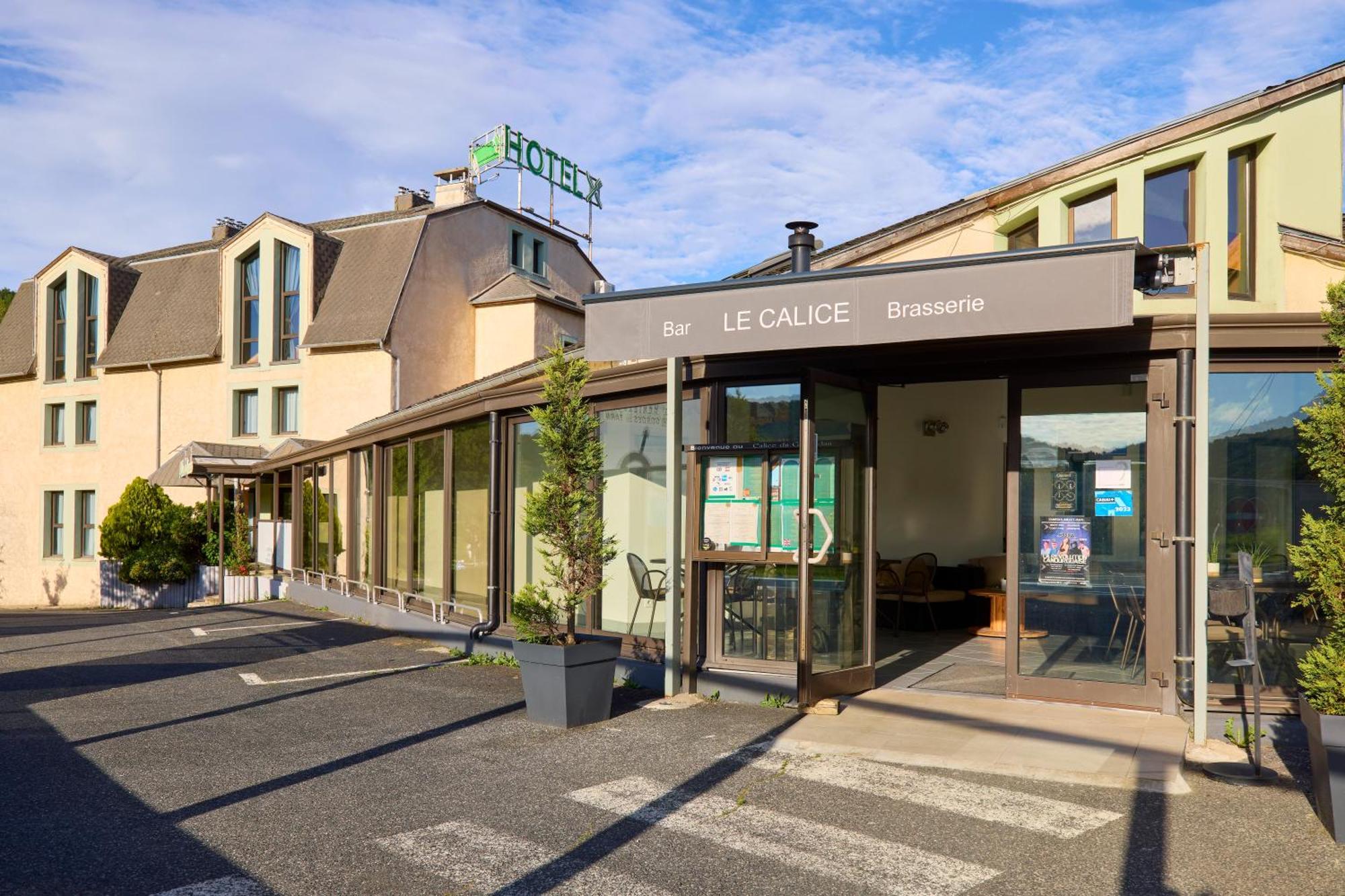 Hotel-Restaurant Le Calice Du Gevaudan - A75 Banassac Exterior photo