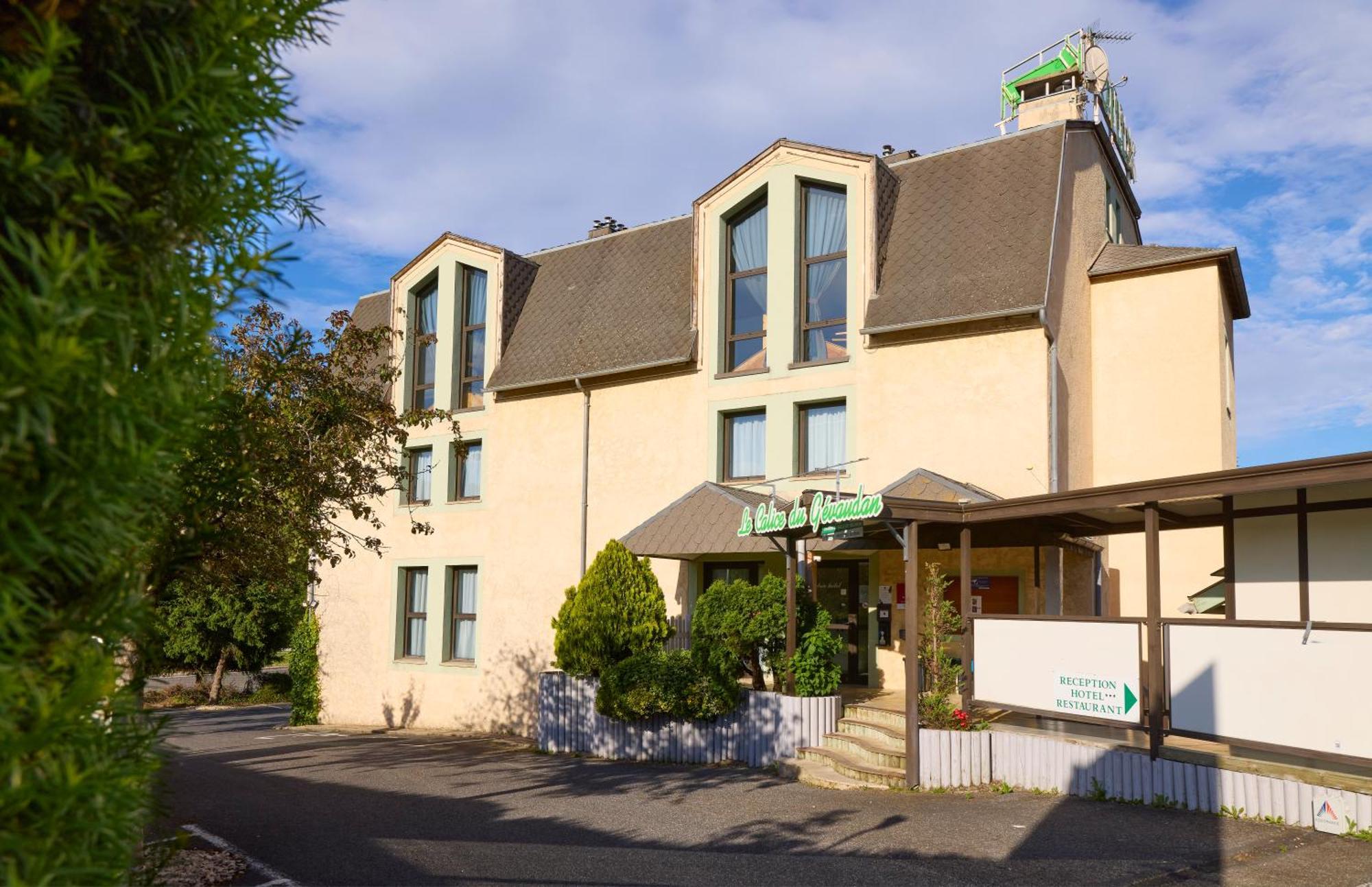 Hotel-Restaurant Le Calice Du Gevaudan - A75 Banassac Exterior photo